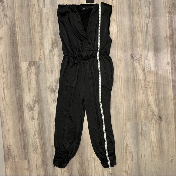 NWT GSTQ Black Satin Jumpsuit Sleeveless V Neck Ruched Ankle Crop Size XL - Picture 2 of 8